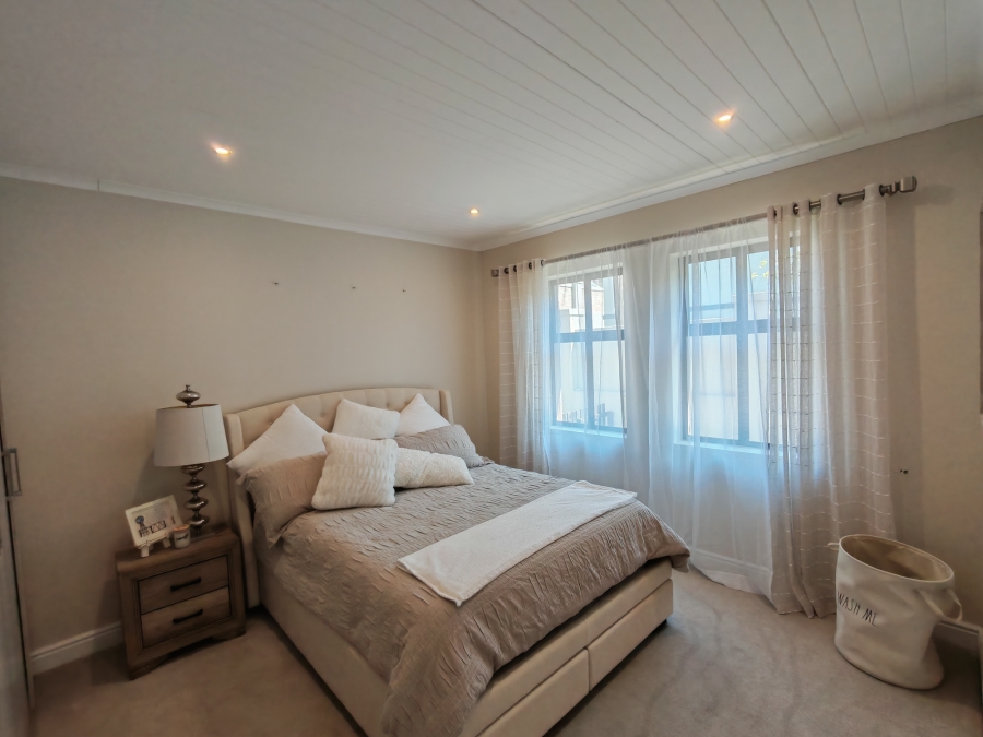 3 Bedroom Property for Sale in Kraaibosch Western Cape